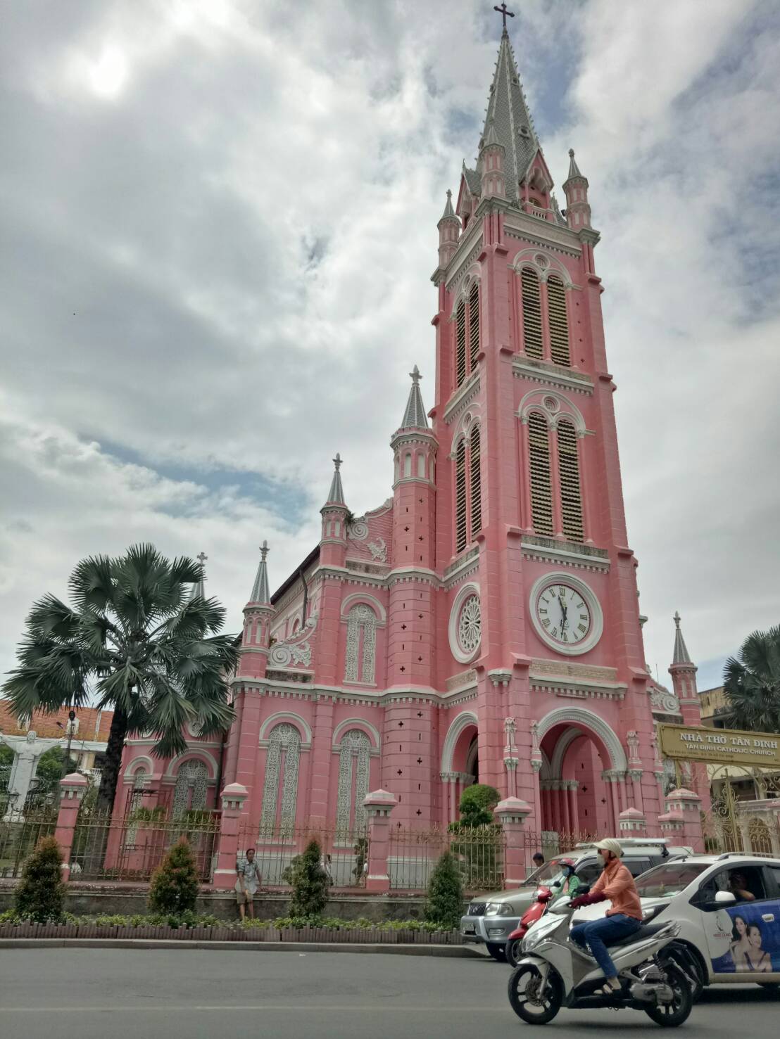 越南粉紅教堂全景